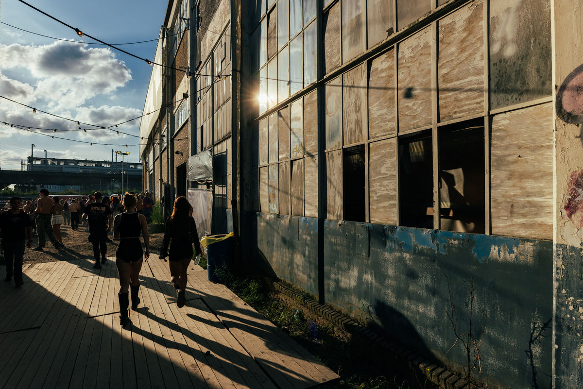 Loading... just a sec